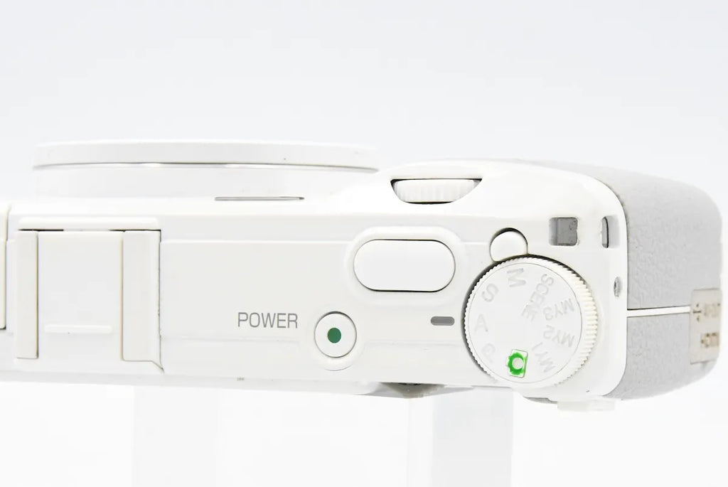 RICOH GR DIGITAL IV White Edition SN. 20104096