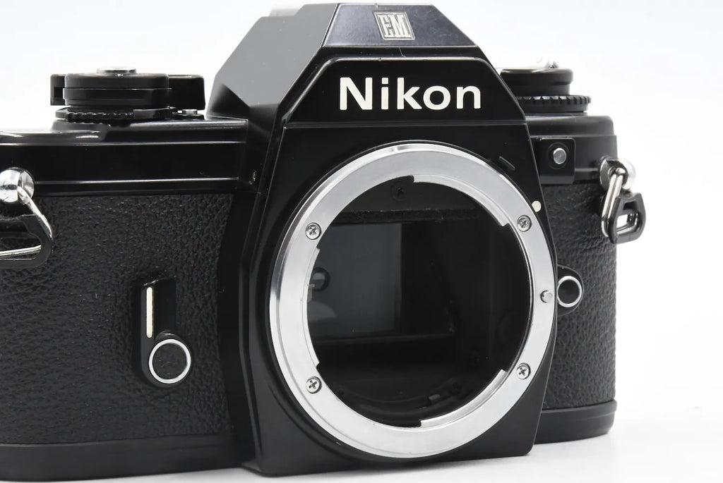 Nikon EM + Ai-S 50mm F1.8 SN. 6632471
