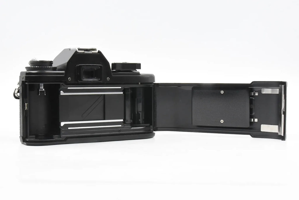 Nikon EM + Ai-S 50mm F1.8 SN. 6632471