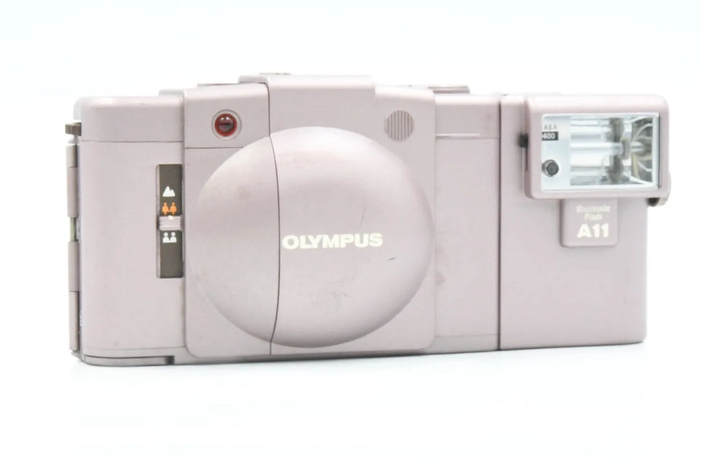 OLYMPUS XA2 Pink + Electro Flash A11 SN. 30