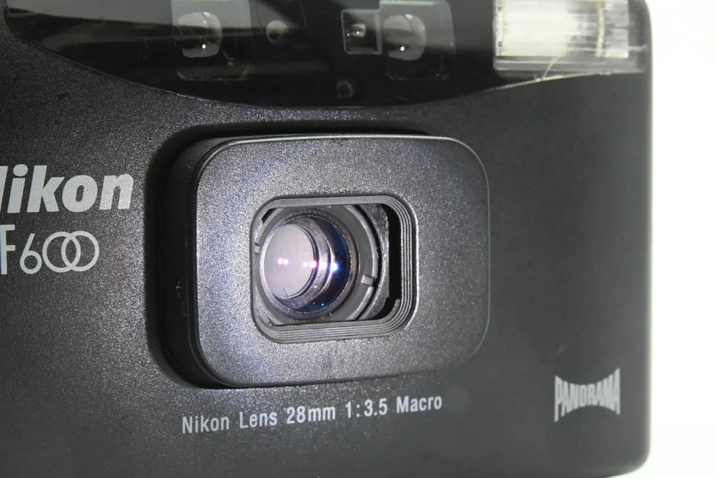 Nikon AF600 SN. 4090379