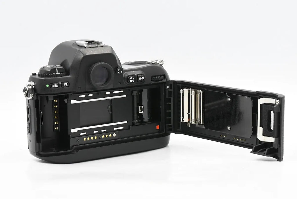 NIKON F100 SN. 2085725