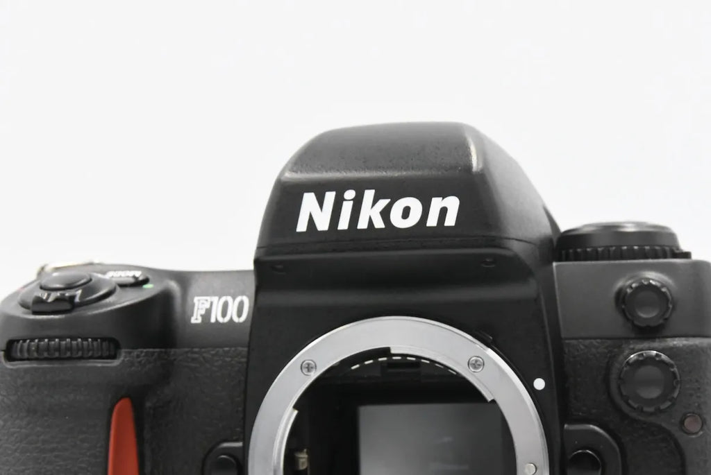NIKON F100 SN. 2085725