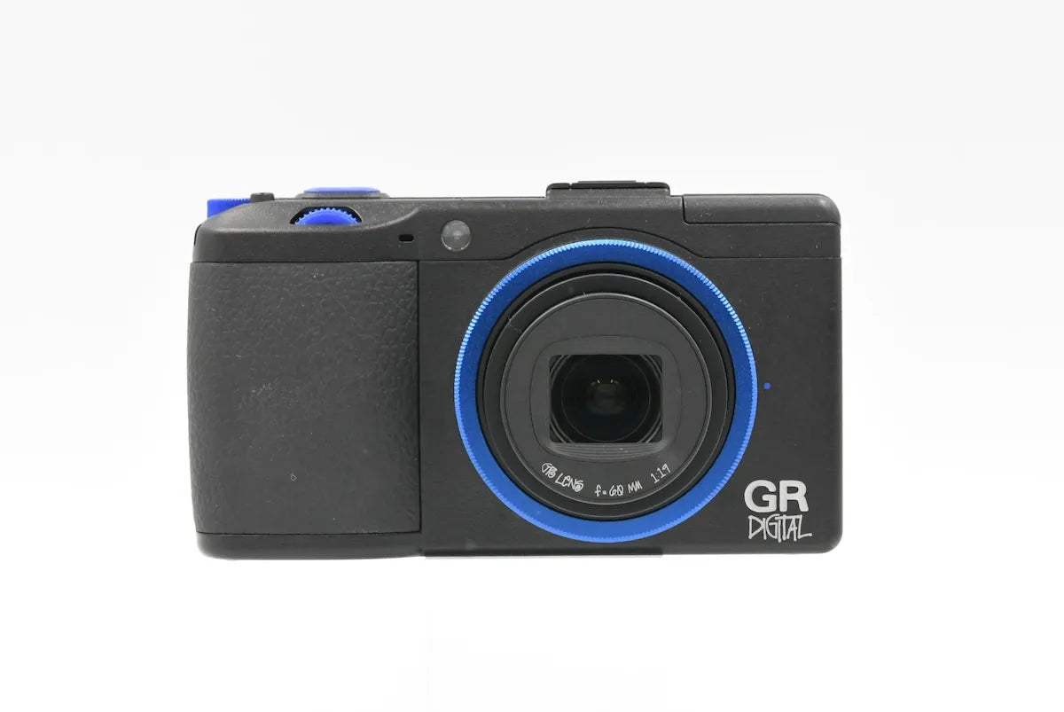 RICOH GR Digital III × STUSSY SN. 40100113 – FILMCAMERA TOKYO RICOH GR Digital III × STUSSY SN. 40100113 – FILMCAMERA TOKYO