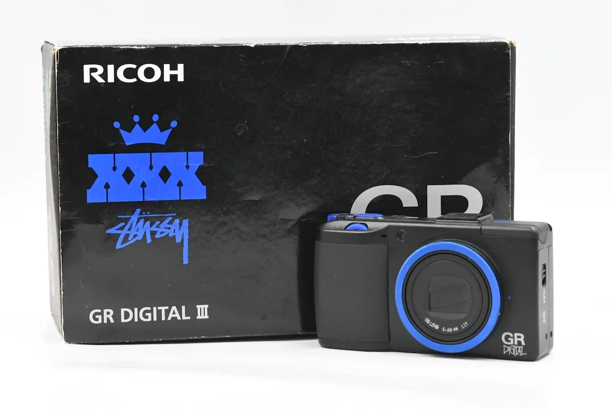 RICOH GR Digital III × STUSSY SN. 40100329 – FILMCAMERA TOKYO RICOH GR Digital III × STUSSY SN. 40100329 – FILMCAMERA TOKYO